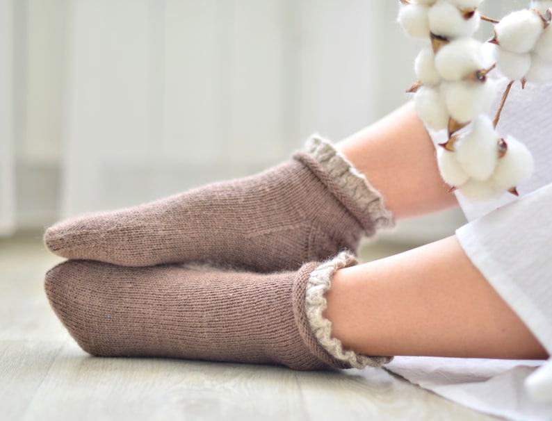 Women's socks with frills