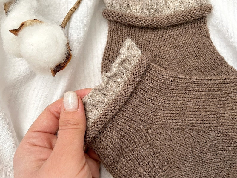 Women's socks with frills