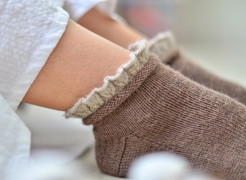 Women's socks with frills